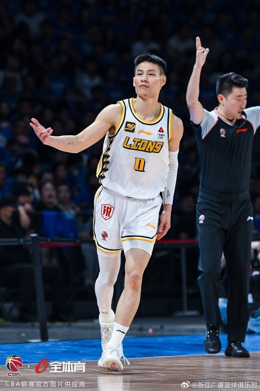 🧐林秉圣：CBA的强度强得离谱 孙铭徽的视野和节奏掌握令人佩服