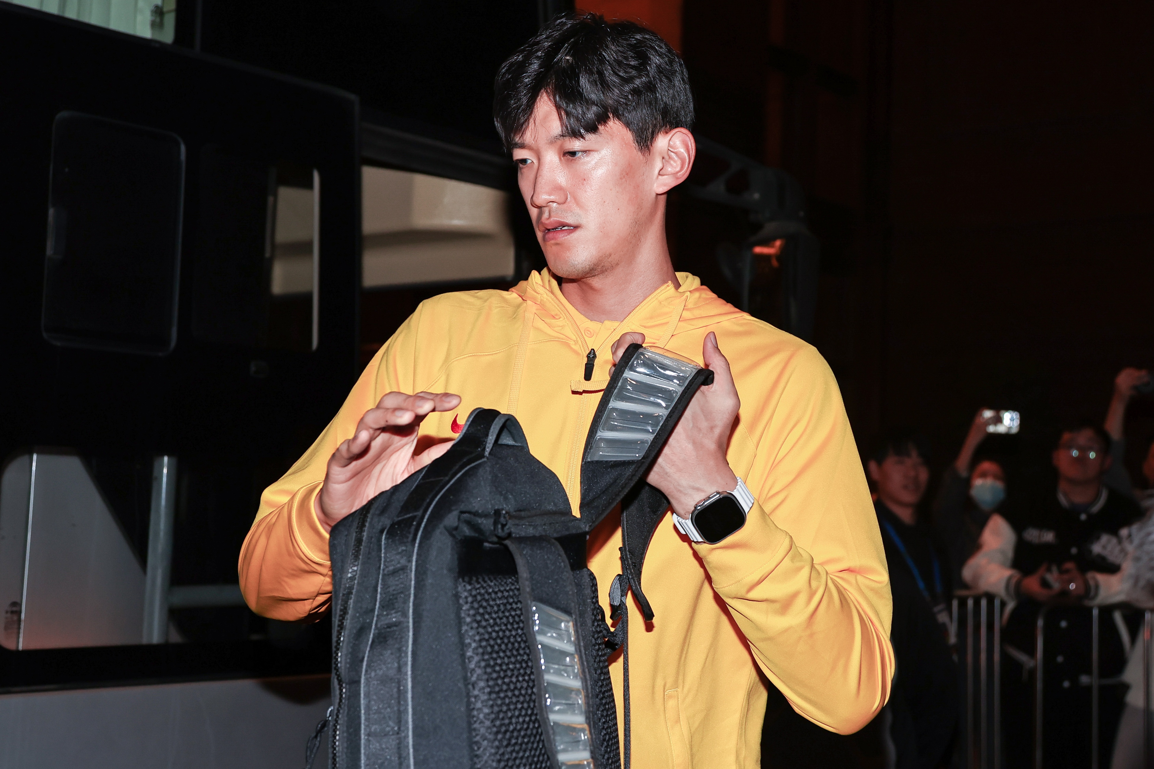记者：国足状态不好能力与对手有差距，丢球和颜骏凌没啥关系