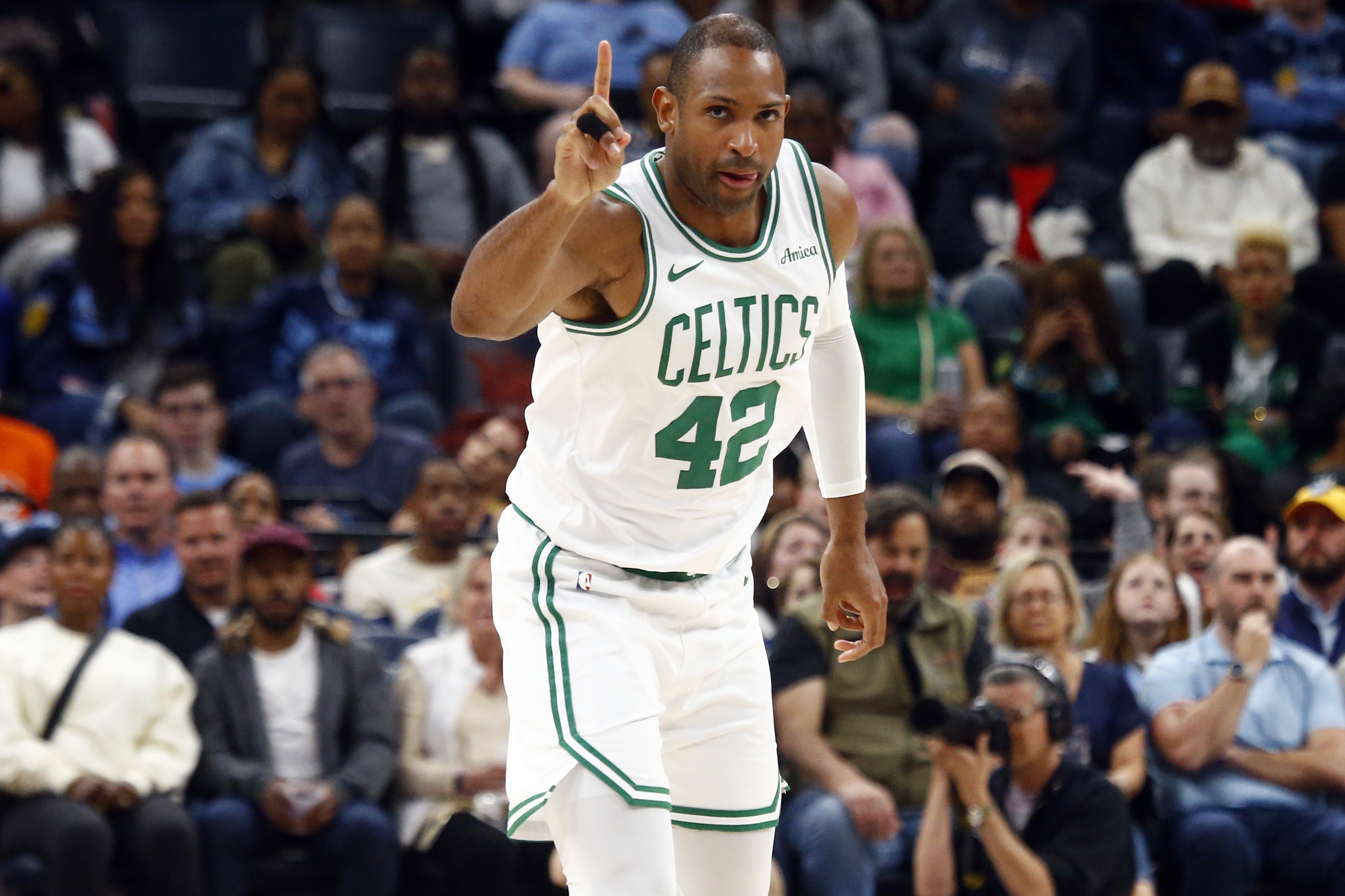 美记：若瓦兰最终离开NBA 掘金将成为勇士追逐霍福德的一大威胁