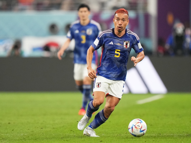 长友佑都：想再次身披5号在东亚杯闪耀 即使坐在替补席斗志也高涨