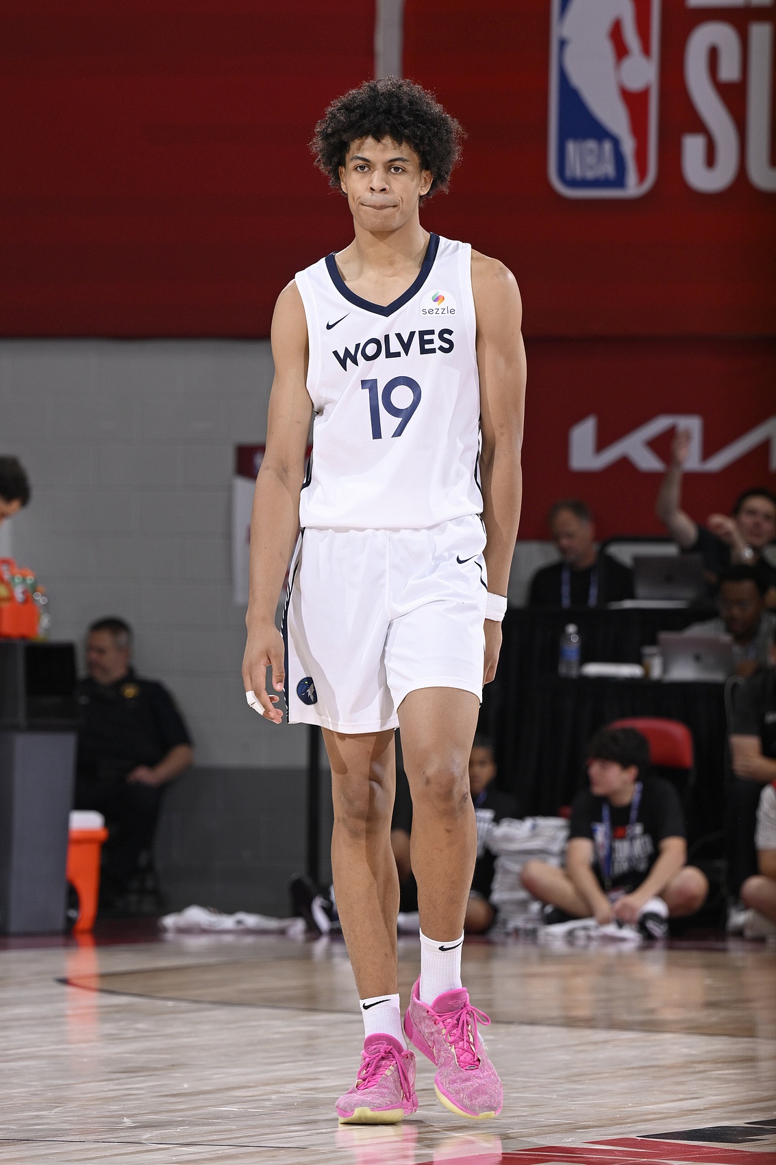 不太理想！17号秀贝兰热27分钟7投仅2中拿到6分5板 出现7次犯规