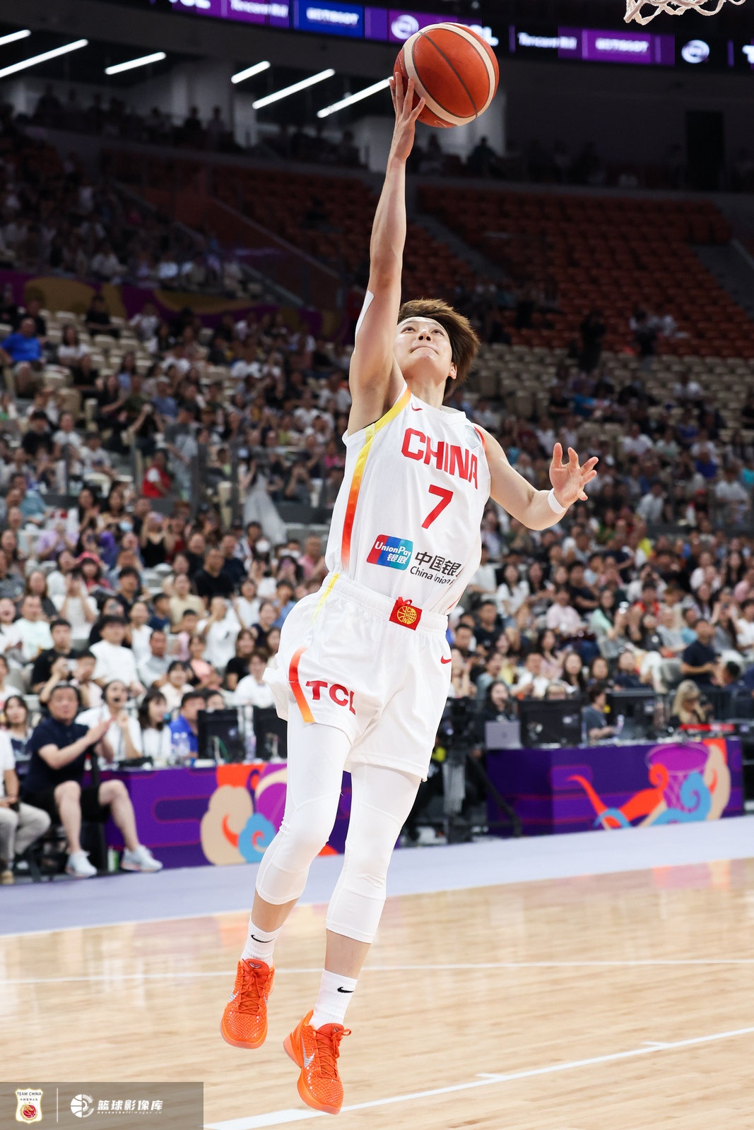 串联全队！杨力维6投3中 得到7分2篮板9助攻1抢断