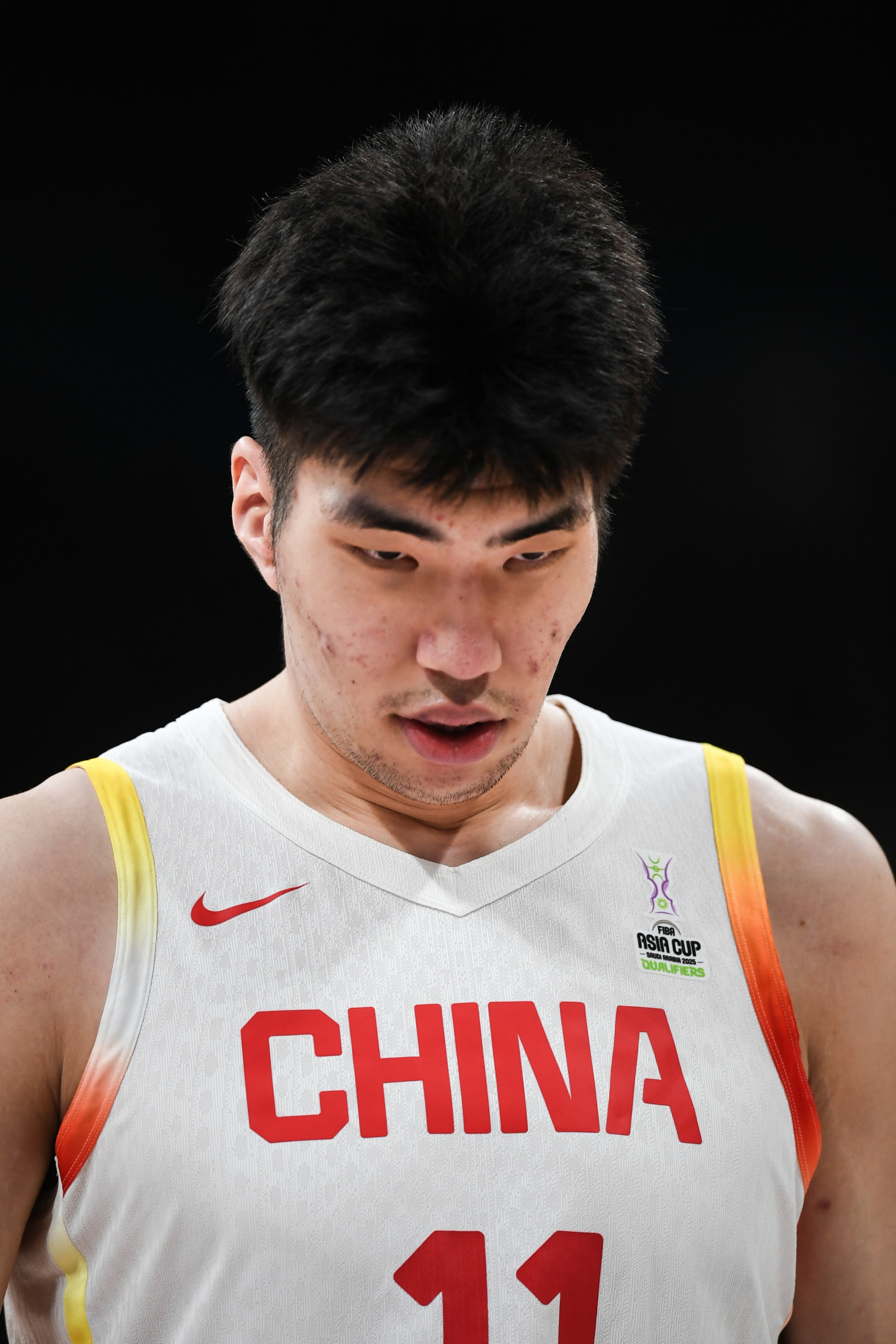 余嘉豪撑起了中国男篮的内线 球队展示了这段时间的训练成果