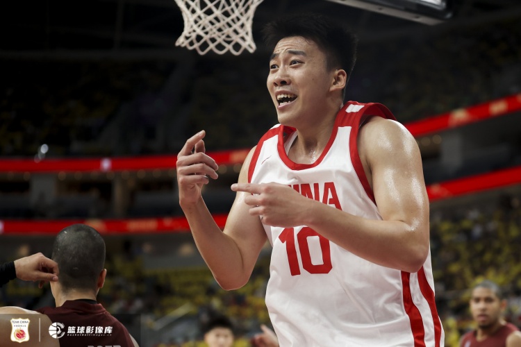 可圈可点！20岁王俊杰17分钟7中3拿到8分4板 三分4中2