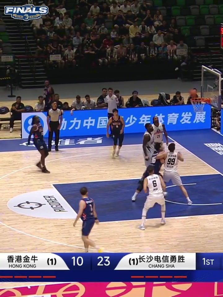 克罗斯频频在内线打成 为球队贡献出18分6篮板5助攻的亮眼成绩！