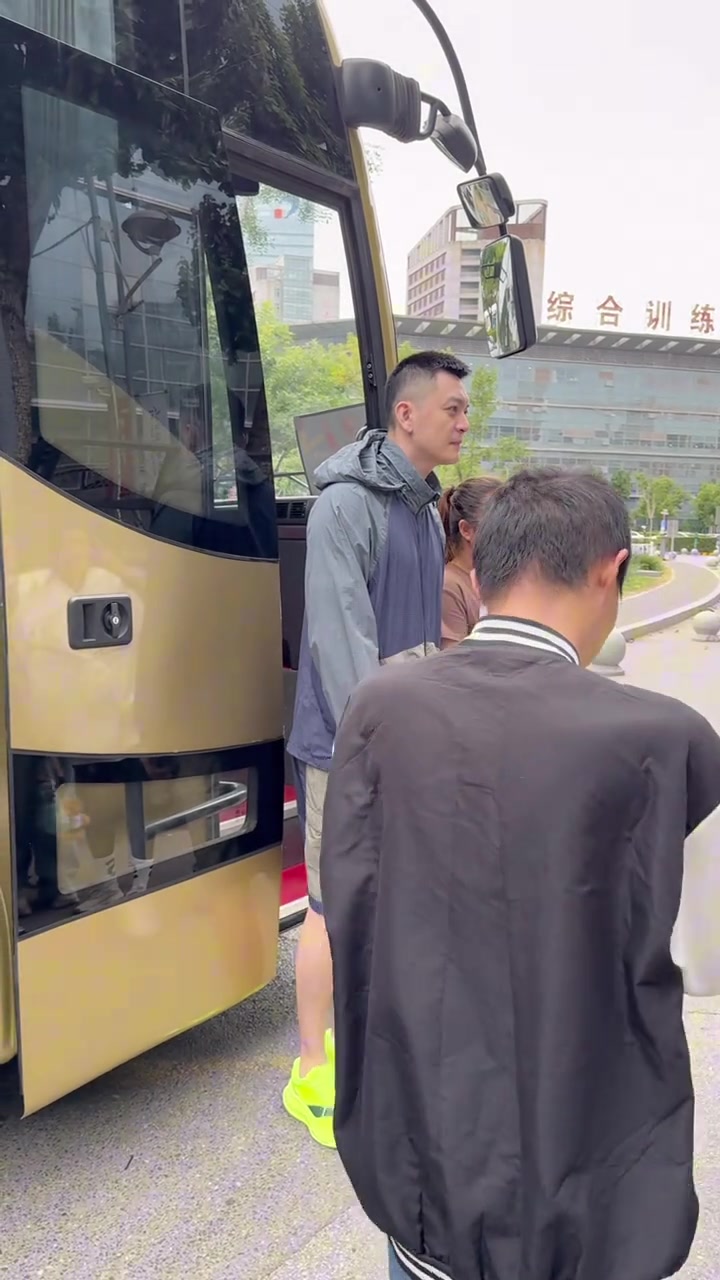 辽篮已前往鞍山开启邀请赛之旅 让我们一起期待精彩的比赛吧